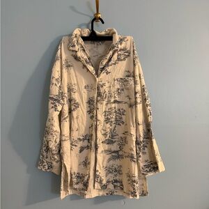 Gorgeous vintage christian Dior Toile de Jouy Cotton Lounge Pajama Shirt Petite